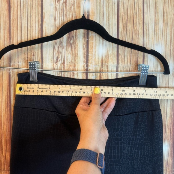 No Boundaries Women's Crocodile Embossed Leggings Black Juniors Size Medium - Picture 6 of 9